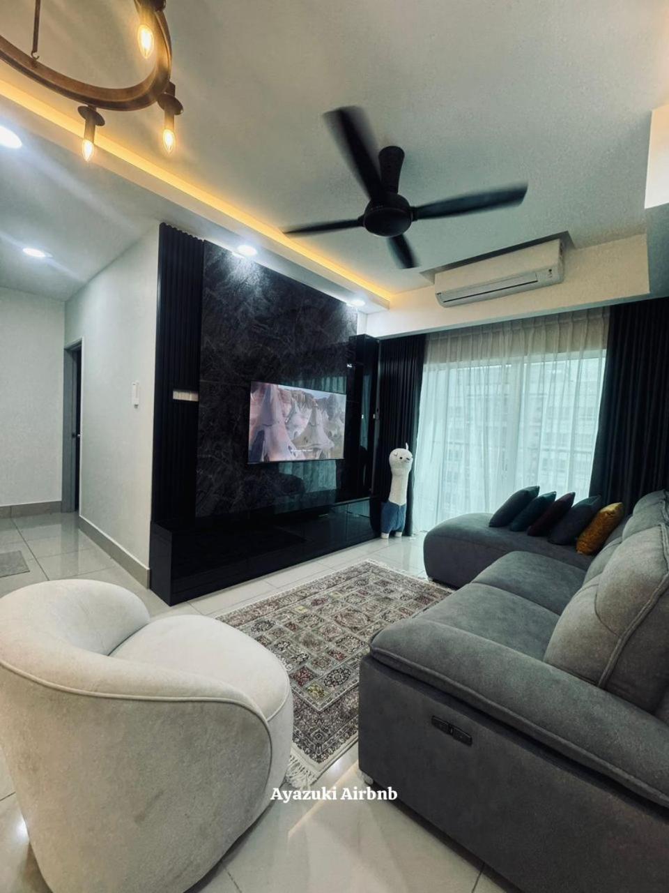 Ayazuki Sky Suite KLCC View 2BR Free Parking Netflix Swimming Pool