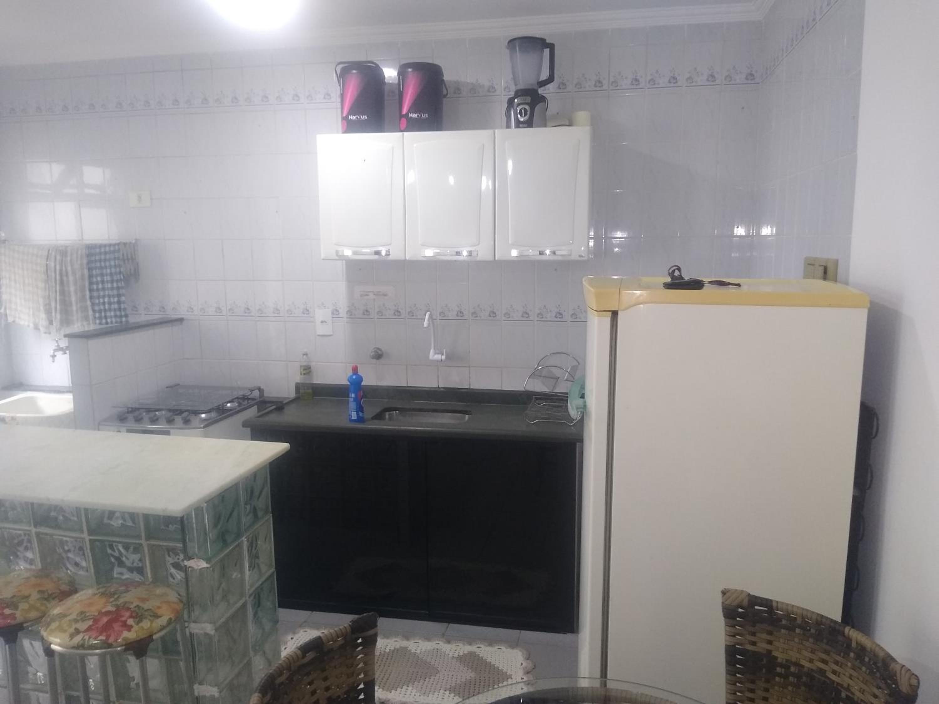 Apartamento em condomínio de frete pra praia