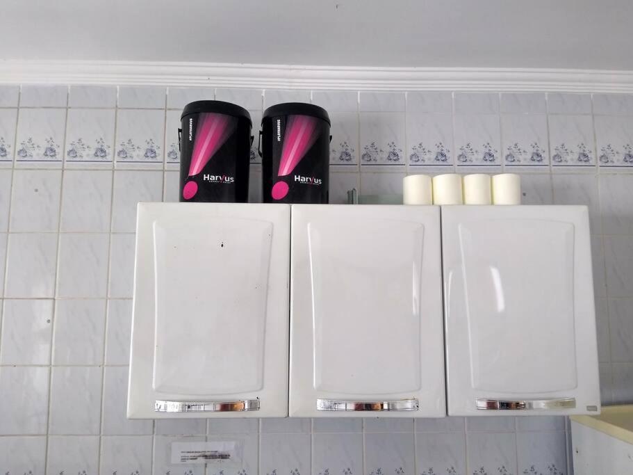 Apartamento em condomínio de frete pra praia
