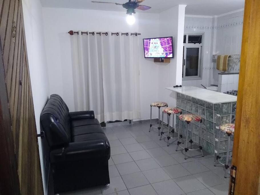 Apartamento em condomínio de frete pra praia