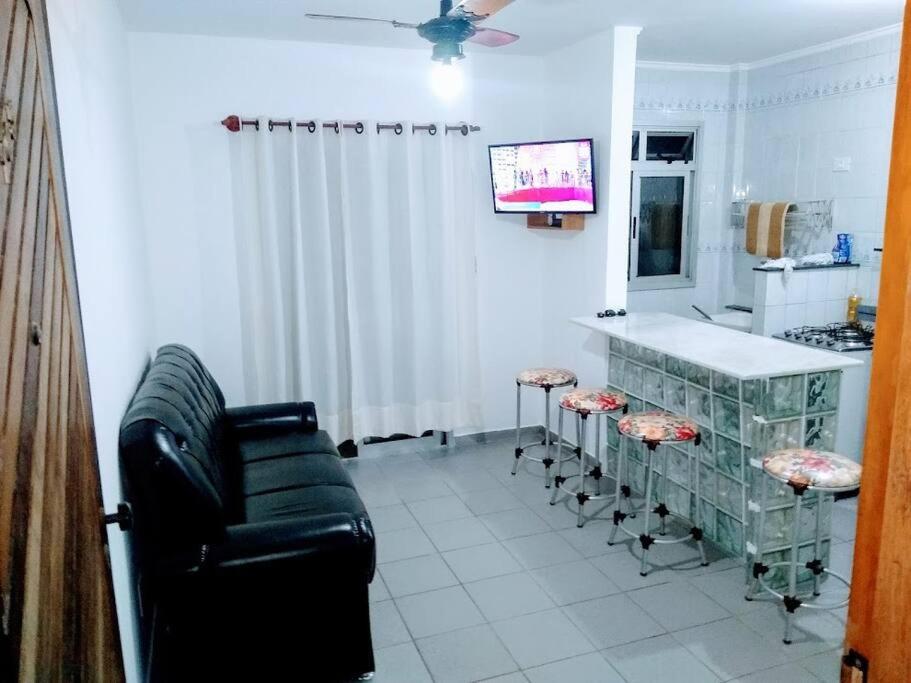 Apartamento em condomínio de frete pra praia