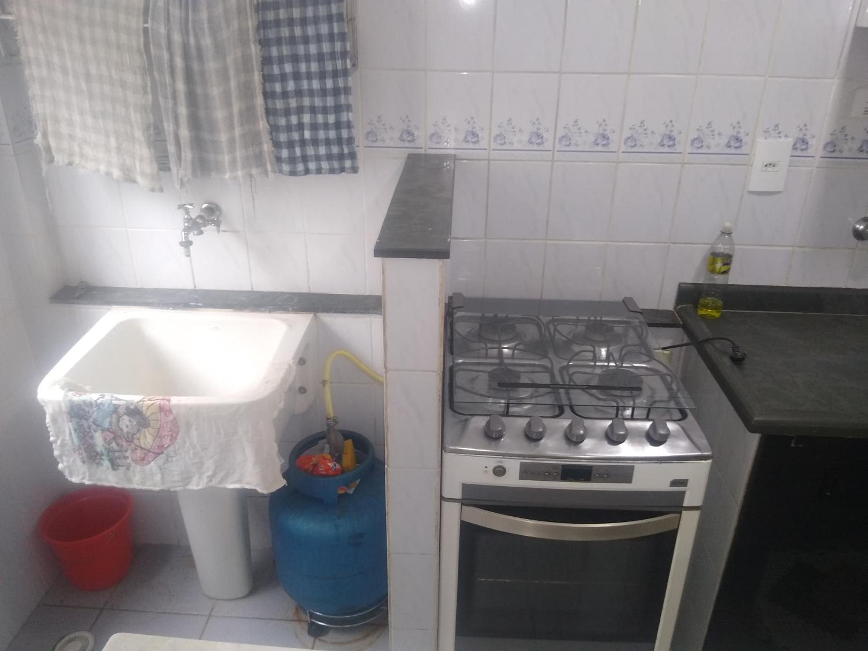 Apartamento em condomínio de frete pra praia