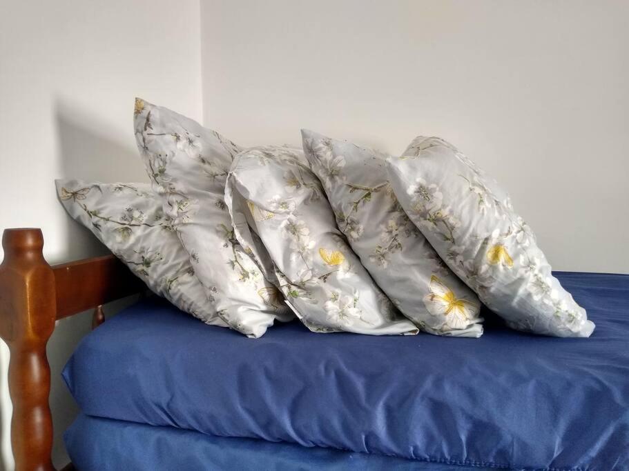 Apartamento em condomínio de frete pra praia