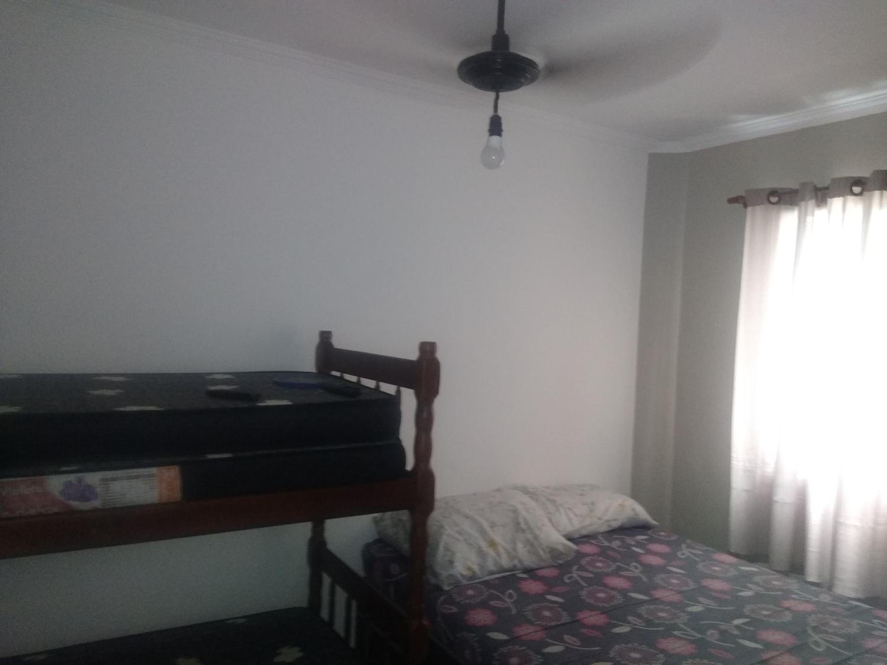 Apartamento em condomínio de frete pra praia