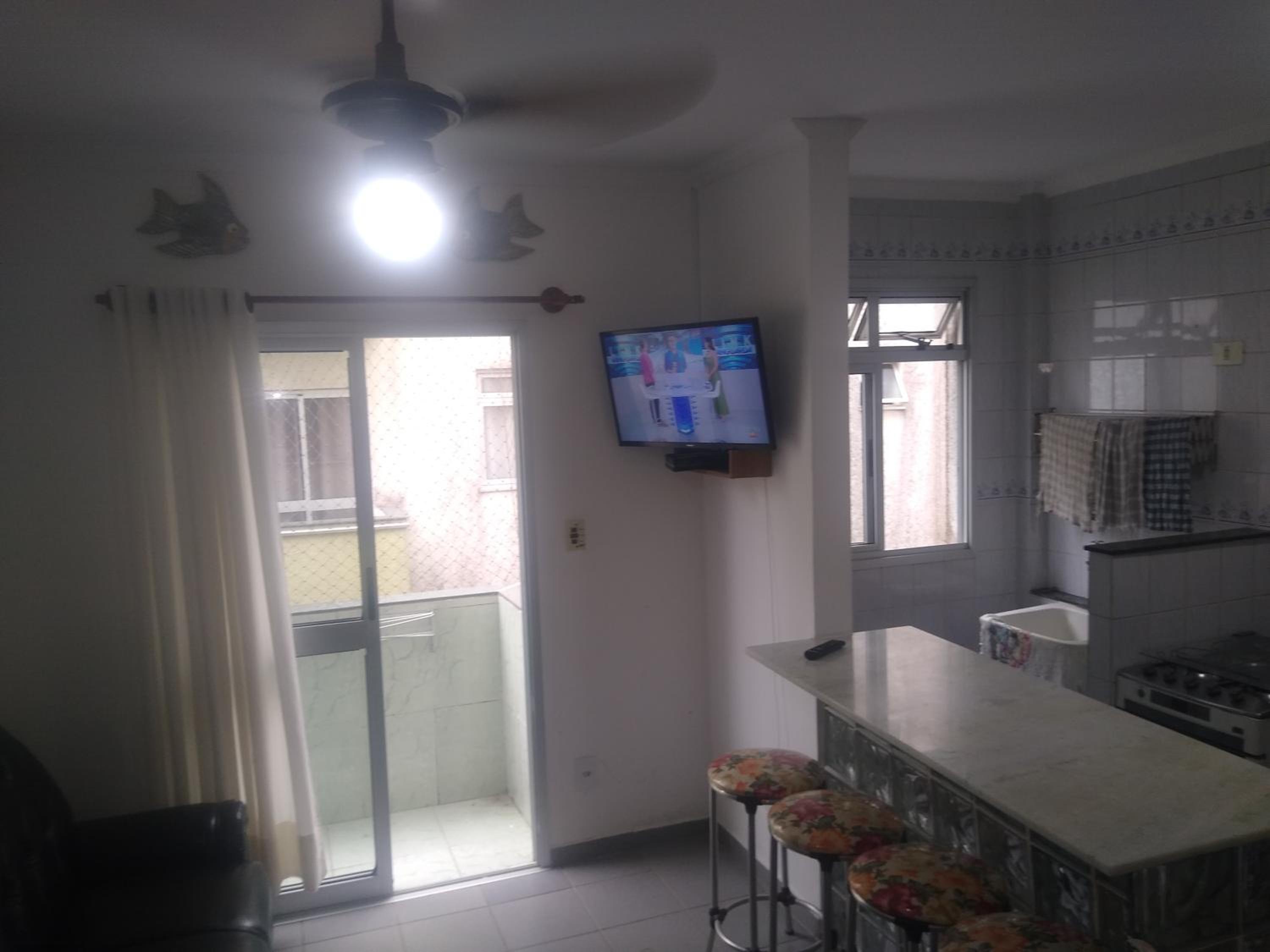 Apartamento em condomínio de frete pra praia