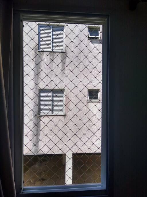 Apartamento em condomínio de frete pra praia