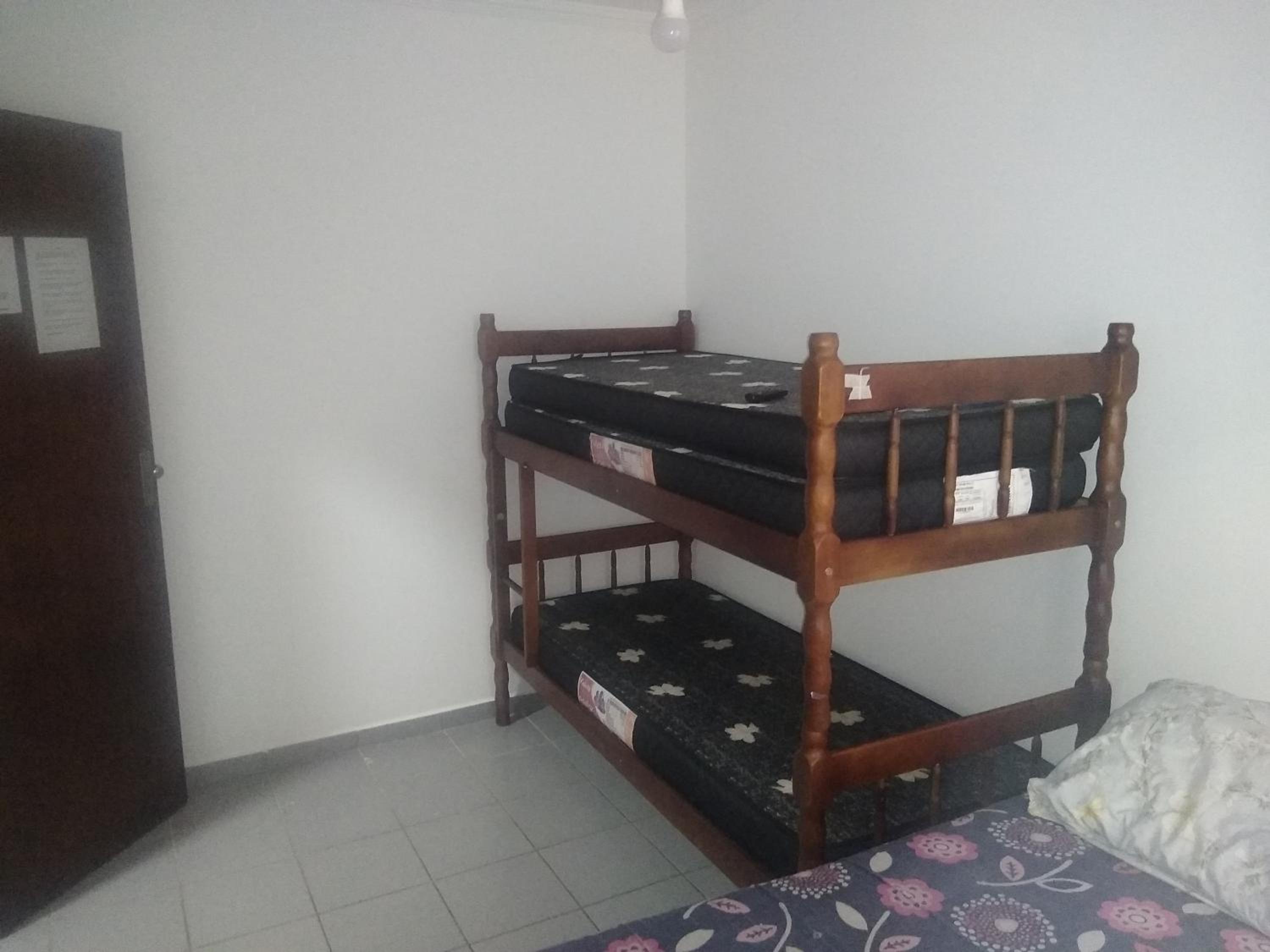 Apartamento em condomínio de frete pra praia
