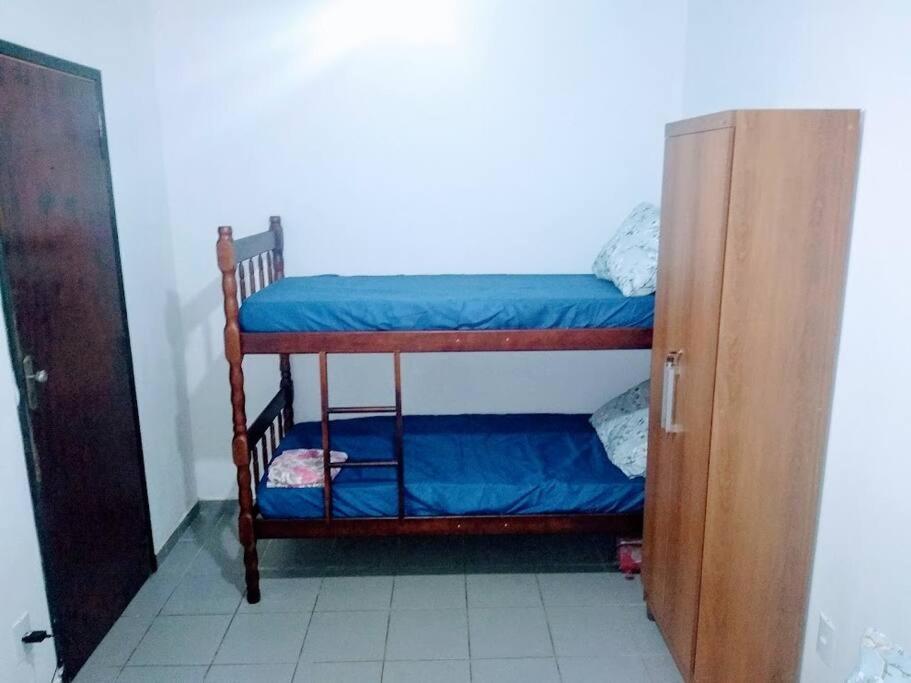 Apartamento em condomínio de frete pra praia