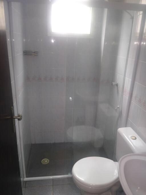 Apartamento em condomínio de frete pra praia