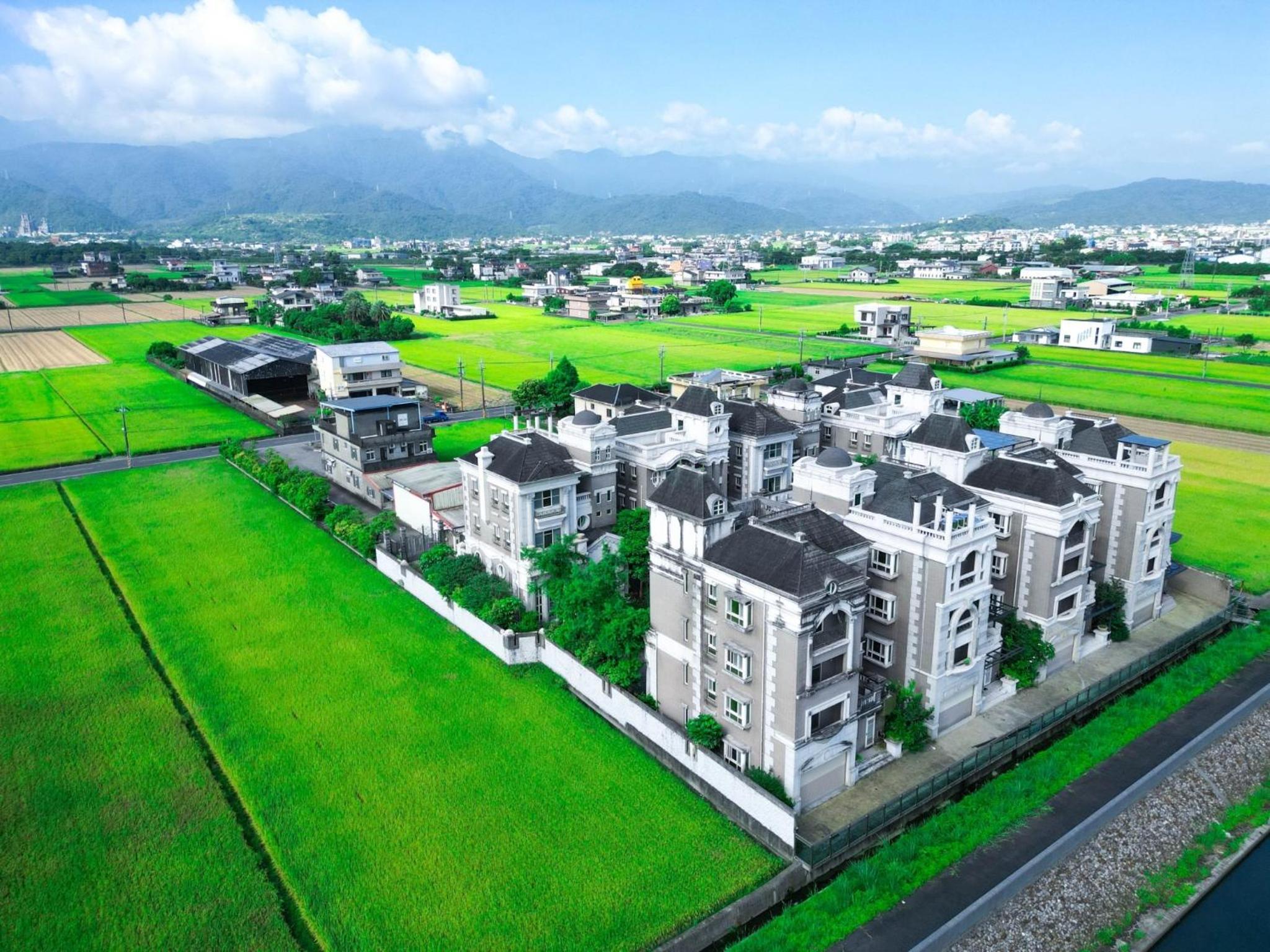 8 Building view 4
