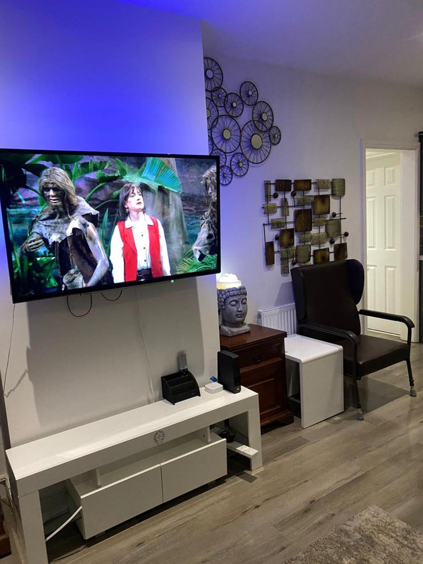 Charming 3-Bed Apartment in London view 4