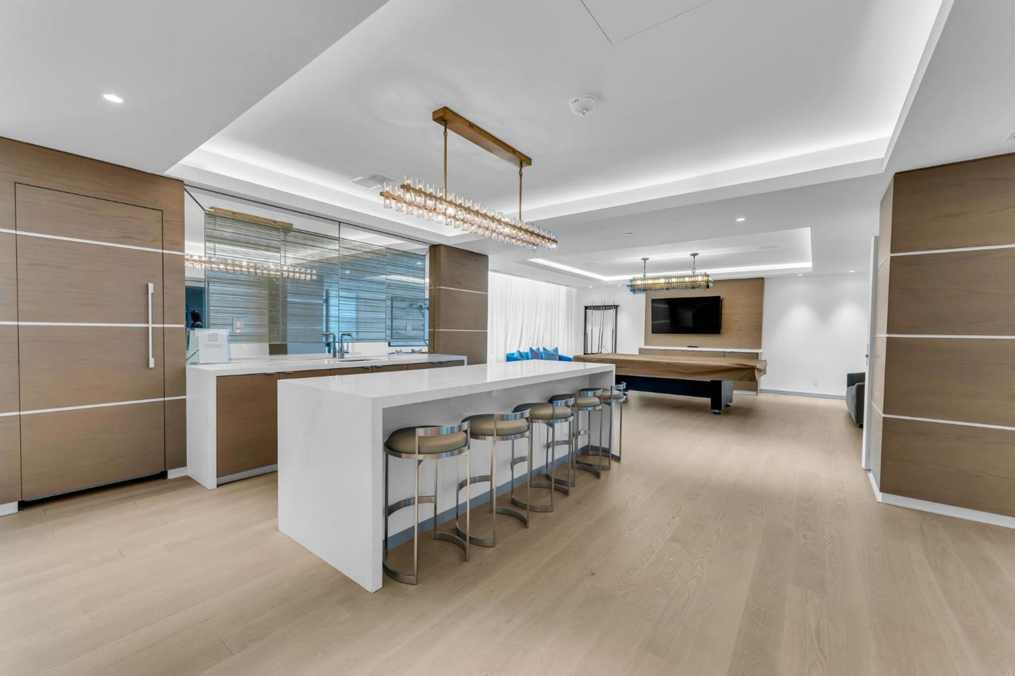 Imperial 1 Bedroom Suite steps from Park Hyatt Yorkville