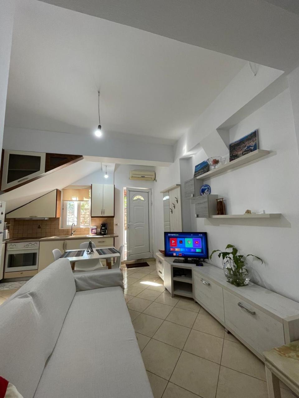 B Apartment 6