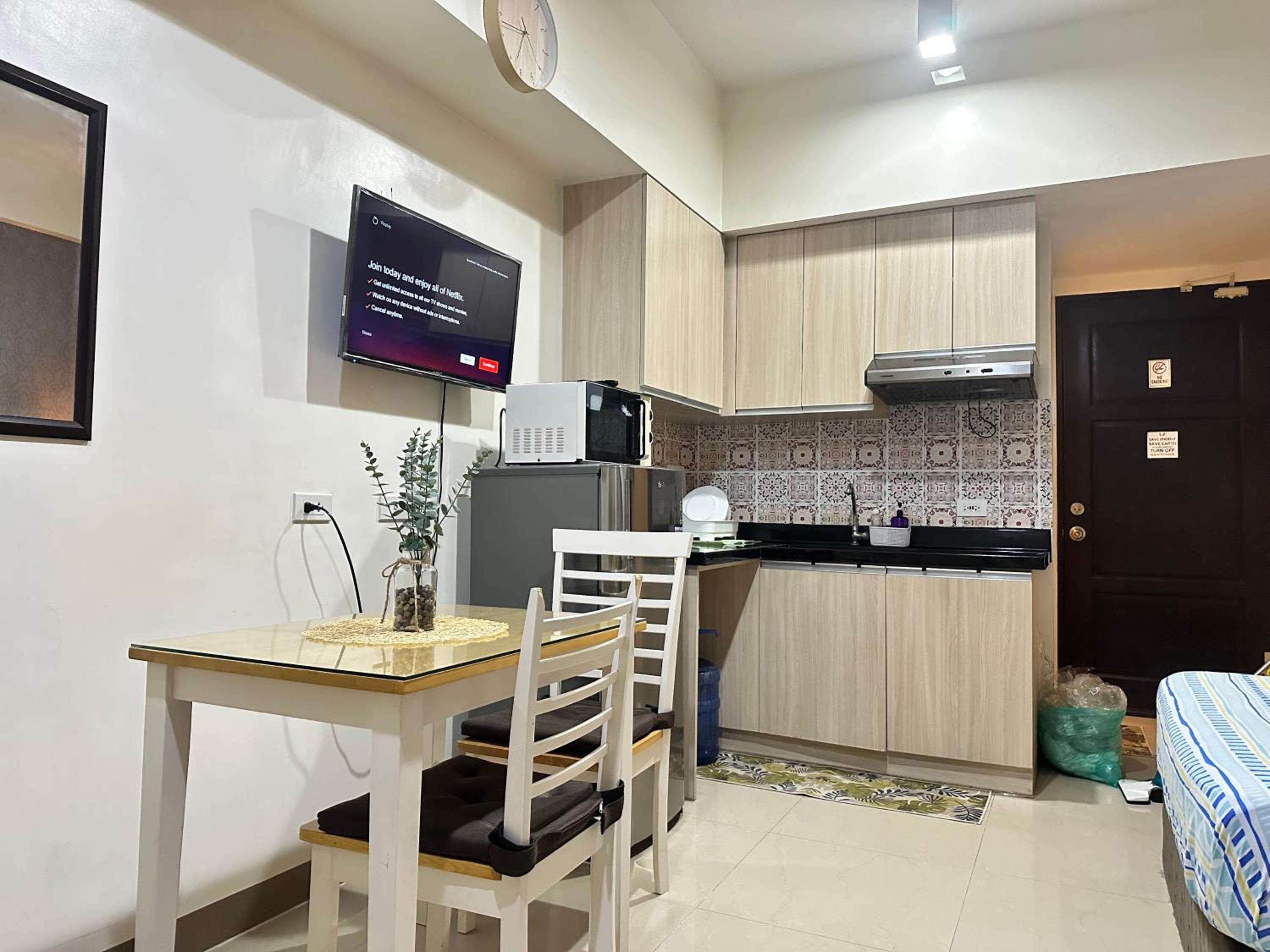 5-guest Studio Seaview Flat near Ayala Wi-Fi Pool