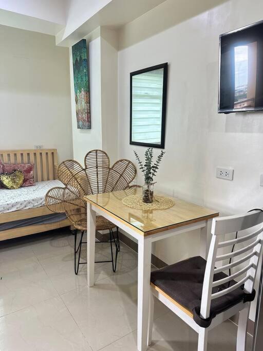 5-guest Studio Seaview Flat near Ayala Wi-Fi Pool