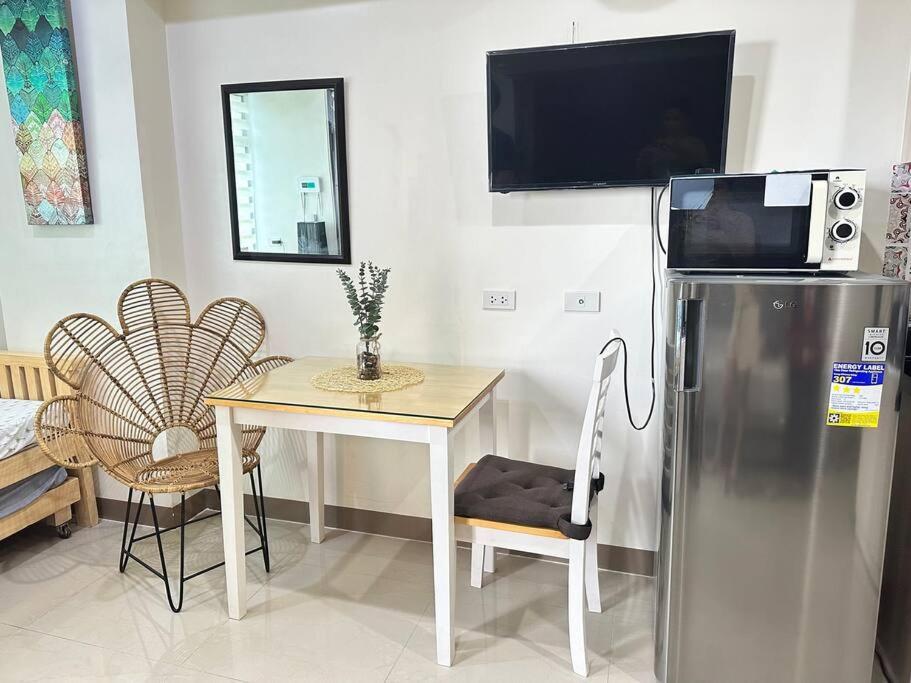 5-guest Studio Seaview Flat near Ayala Wi-Fi Pool
