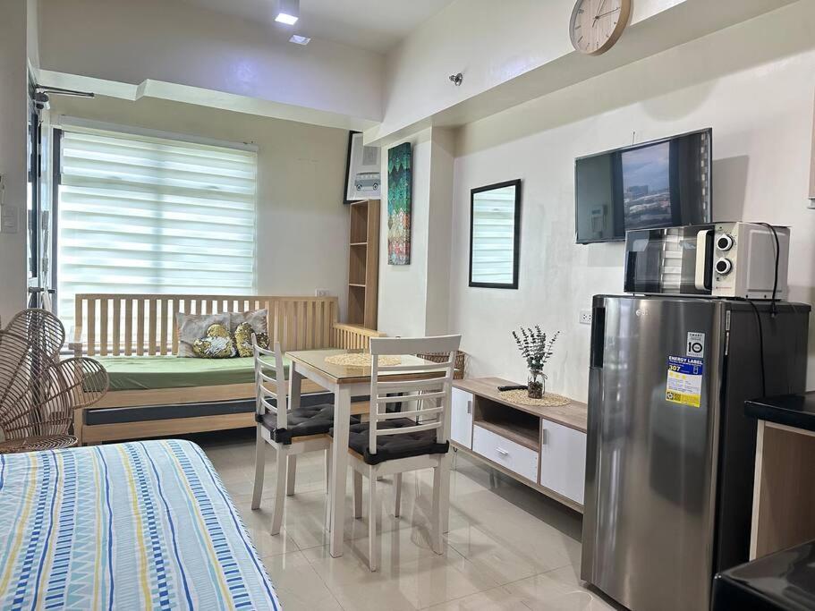 5-guest Studio Seaview Flat near Ayala Wi-Fi Pool