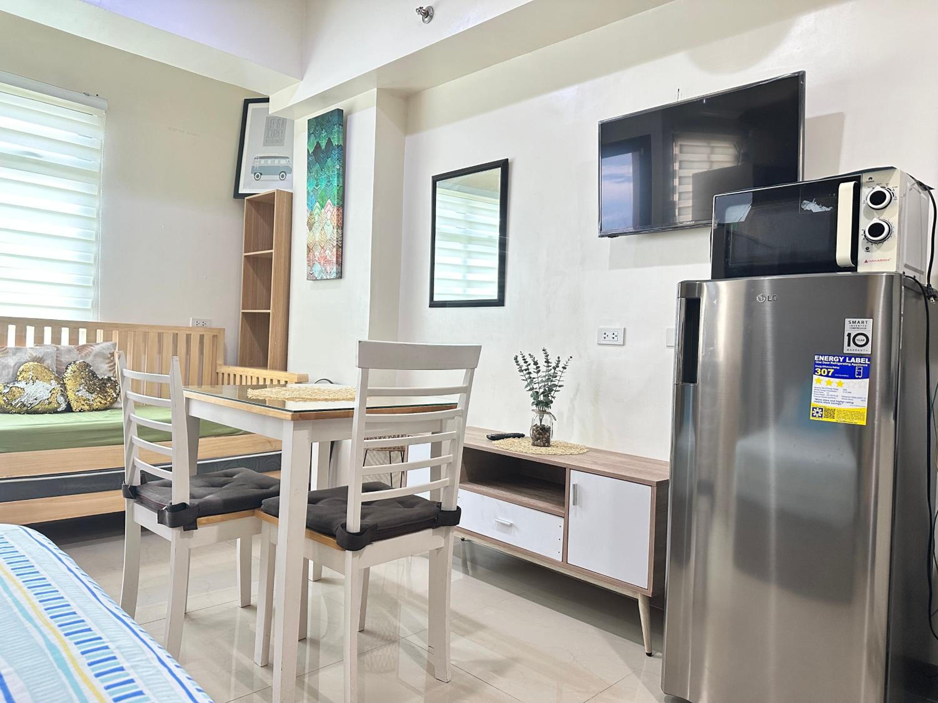 5-guest Studio Seaview Flat near Ayala Wi-Fi Pool