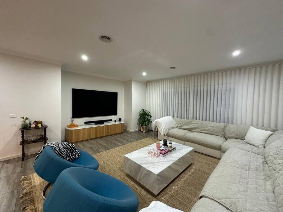 Luxurious 4 Bedroom Home in Prime Location