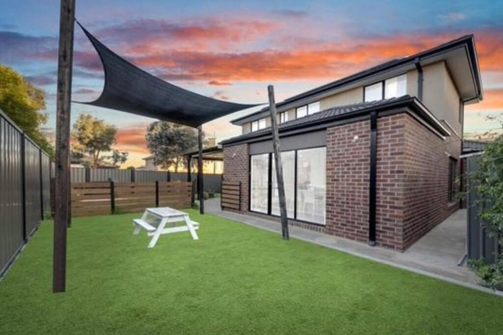 Luxurious 4 Bedroom Home in Prime Location