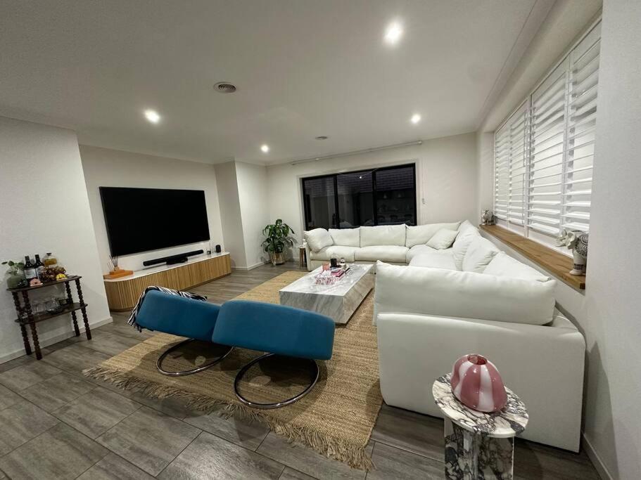 Luxurious 4 Bedroom Home in Prime Location