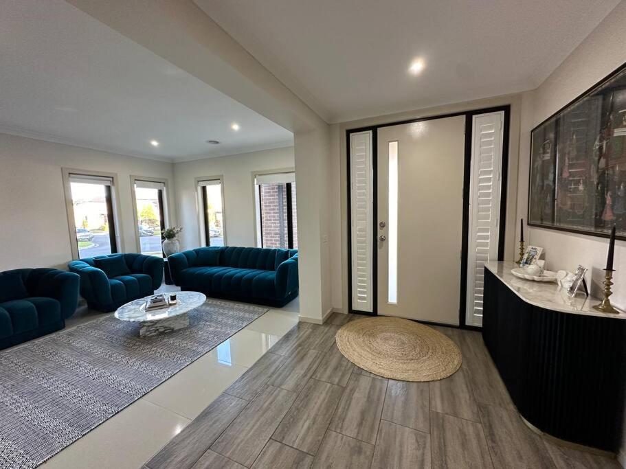 Luxurious 4 Bedroom Home in Prime Location