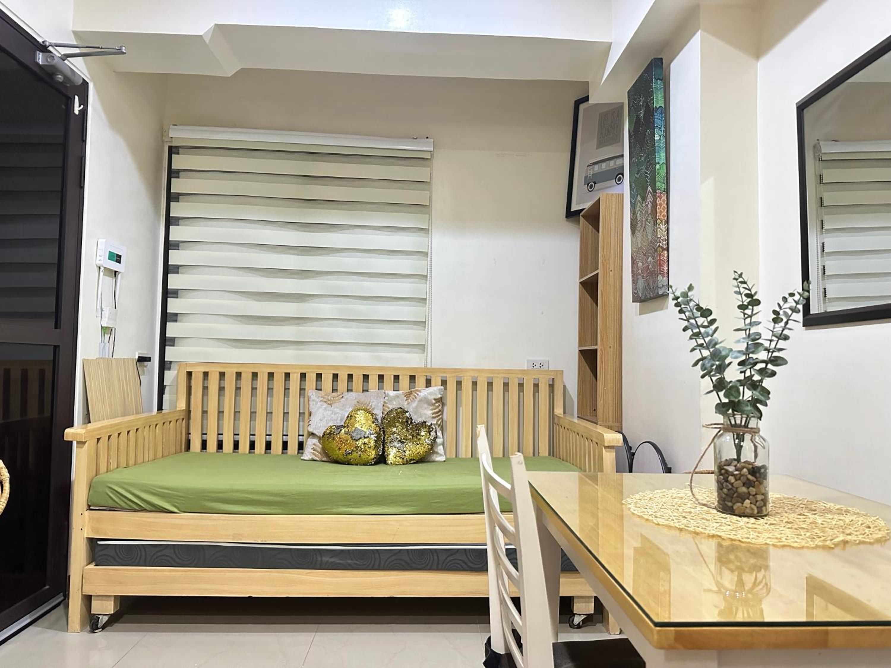 5-guest Studio Seaview Flat near Ayala Wi-Fi Pool