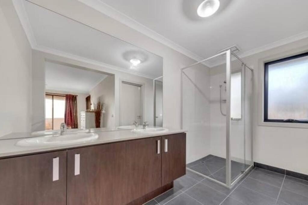 Luxurious 4 Bedroom Home in Prime Location