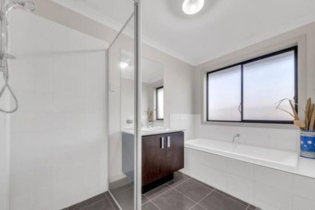 Luxurious 4 Bedroom Home in Prime Location