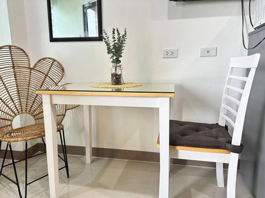 5-guest Studio Seaview Flat near Ayala Wi-Fi Pool