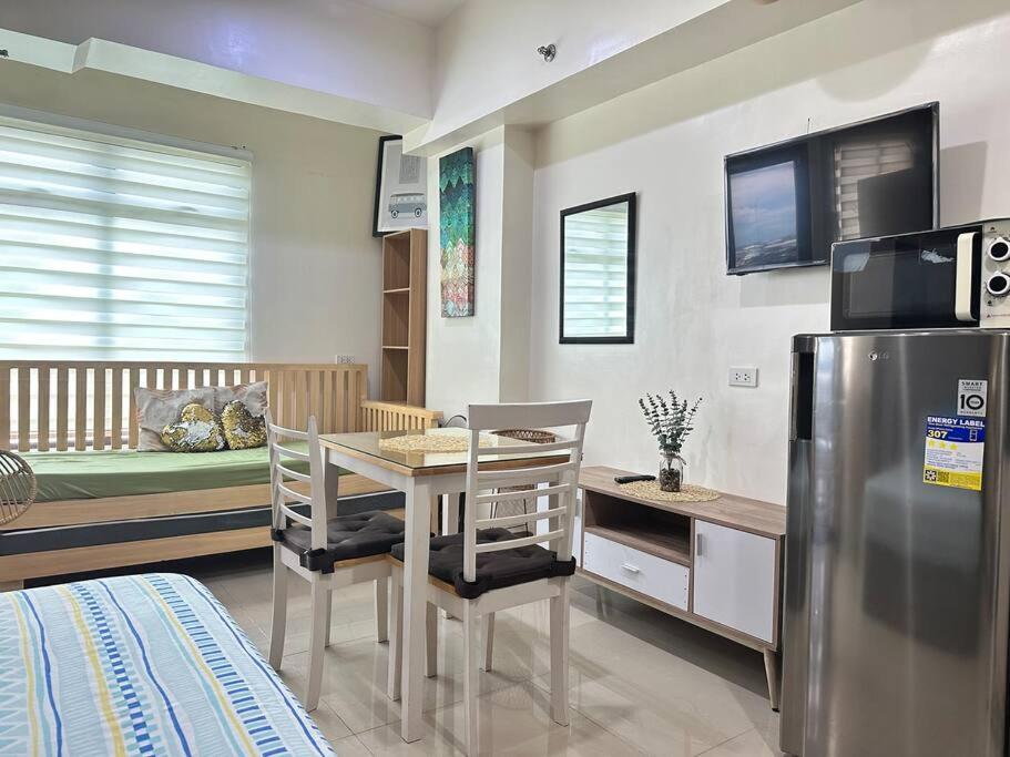 5-guest Studio Seaview Flat near Ayala Wi-Fi Pool