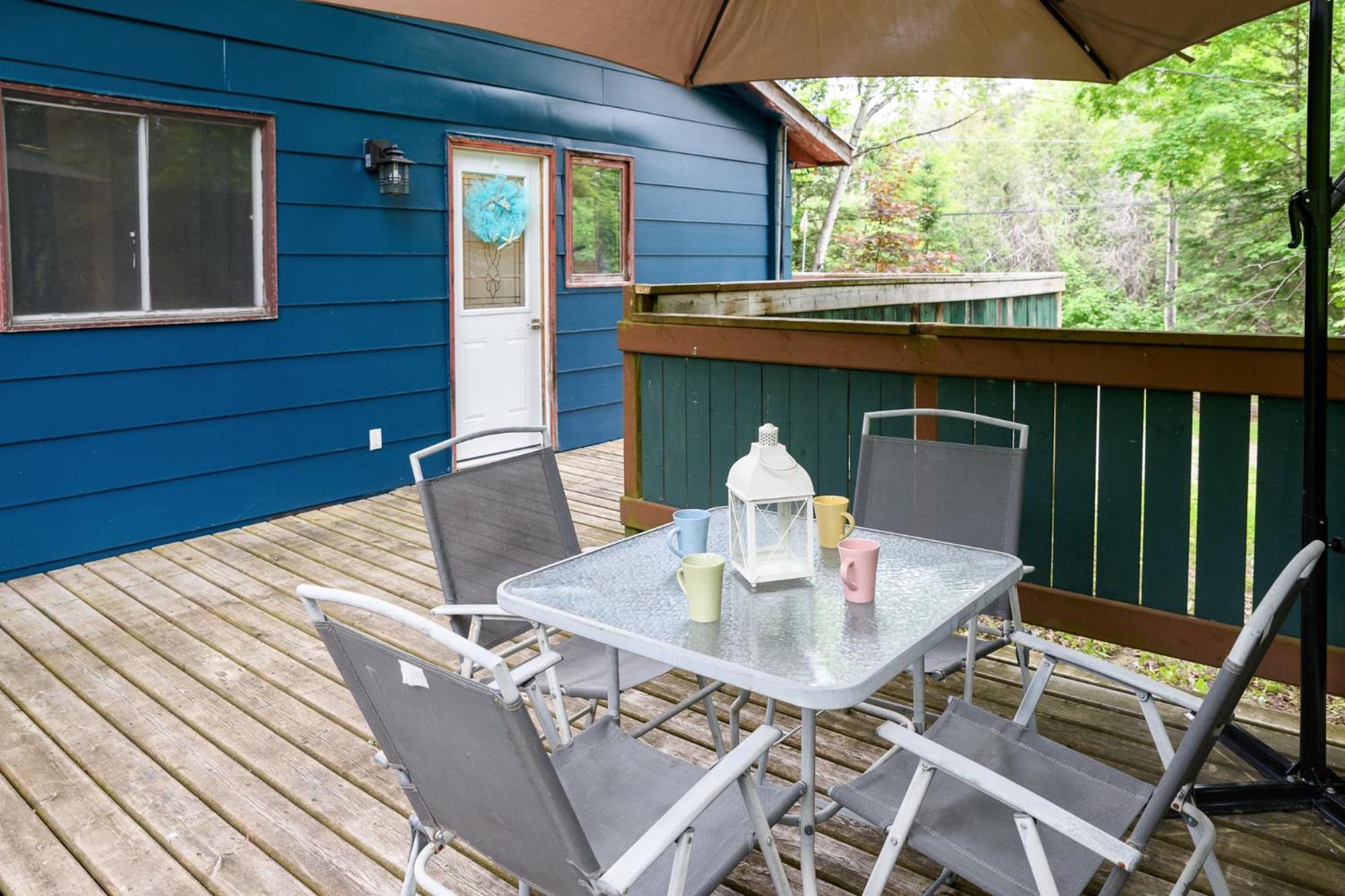 Cozy Cabin in the Forest w BBQ Firepit and More