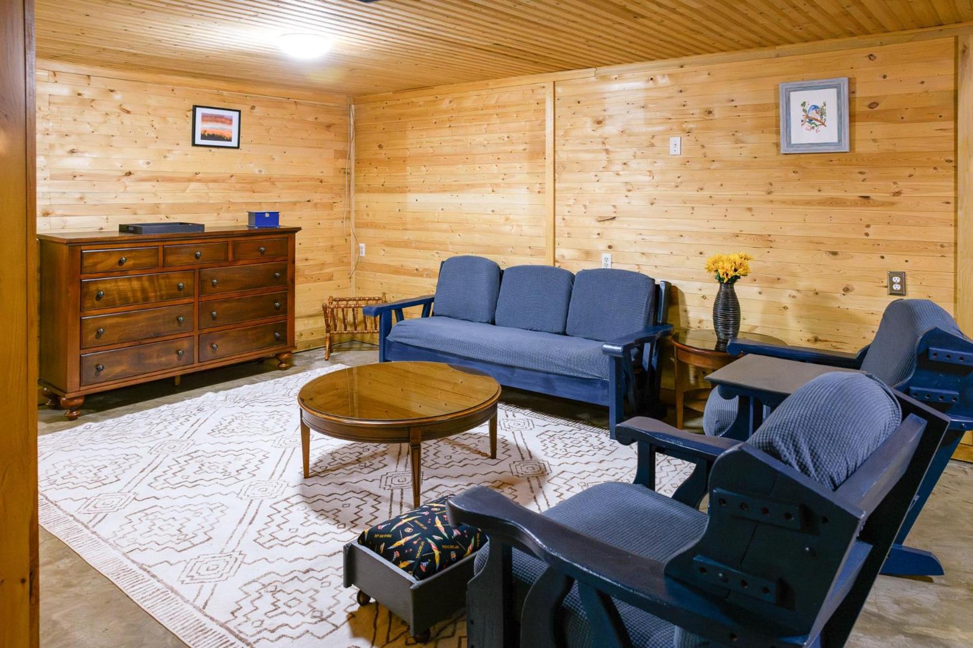 Cozy Cabin in the Forest w BBQ Firepit and More