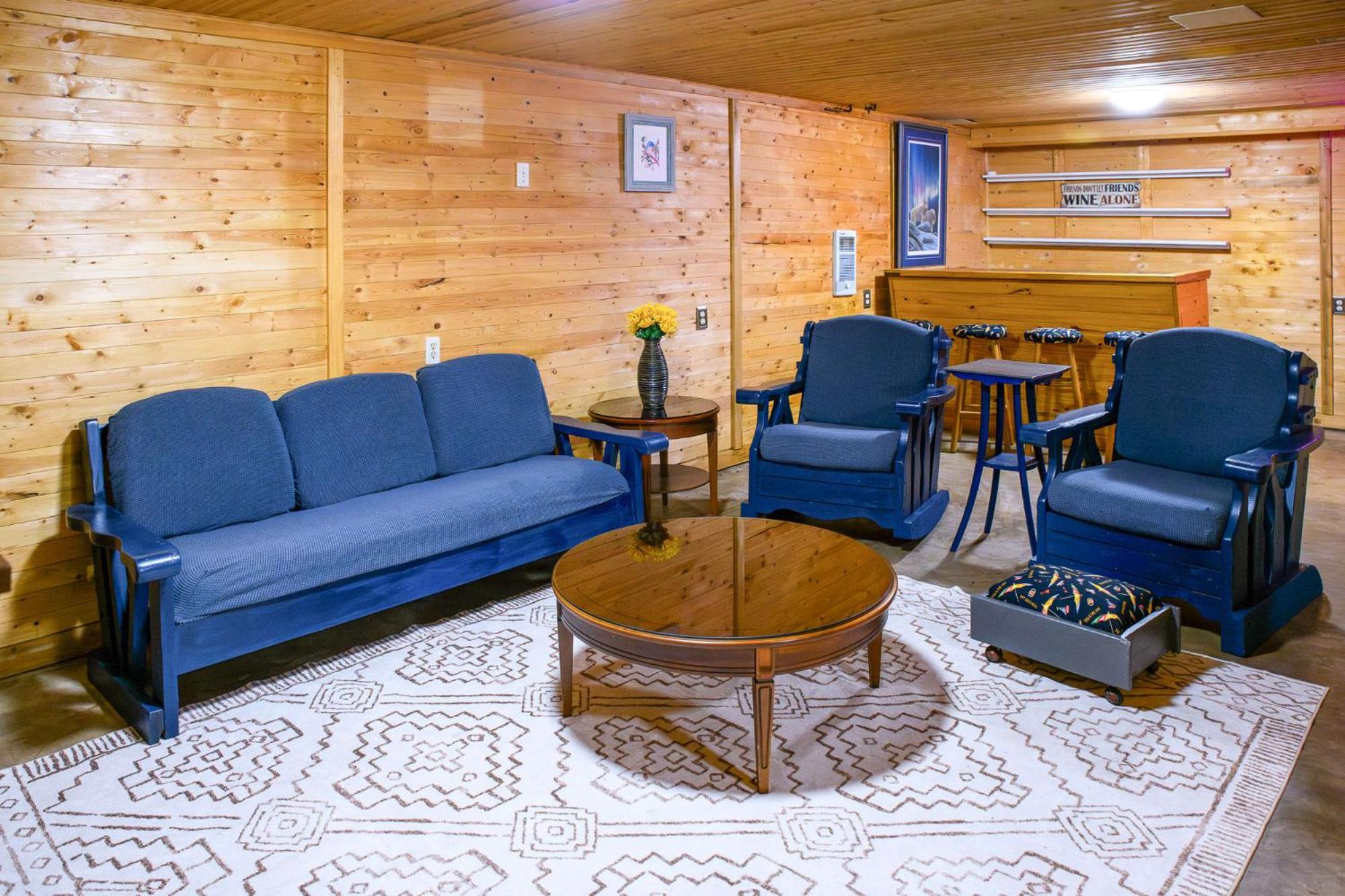 Cozy Cabin in the Forest w BBQ Firepit and More