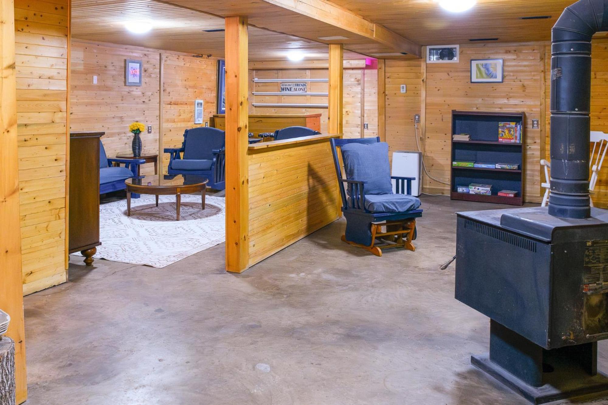 Cozy Cabin in the Forest w BBQ Firepit and More