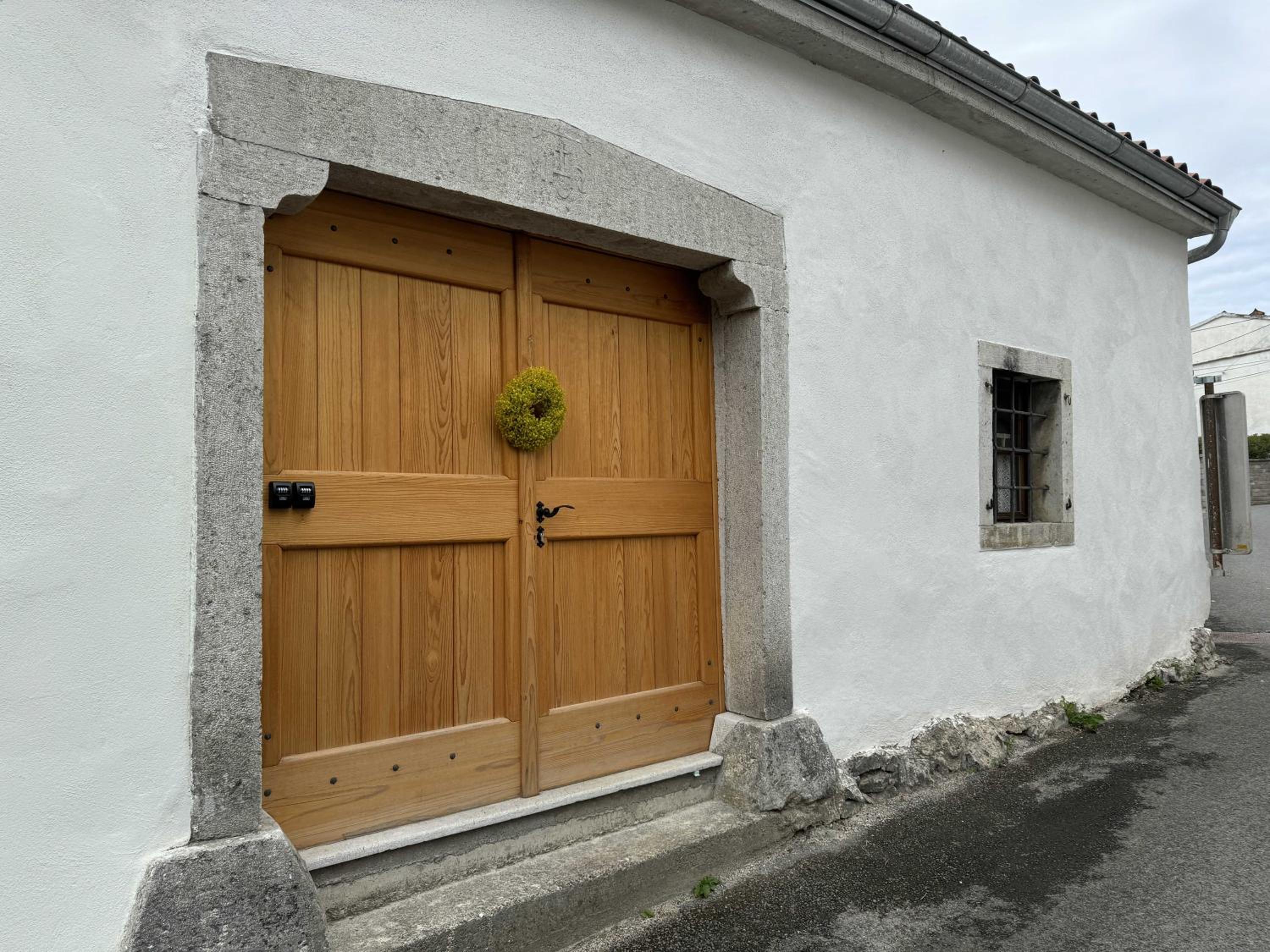 Vila Kobdilj 1835 - Unique Stay in Karst Stone Villa