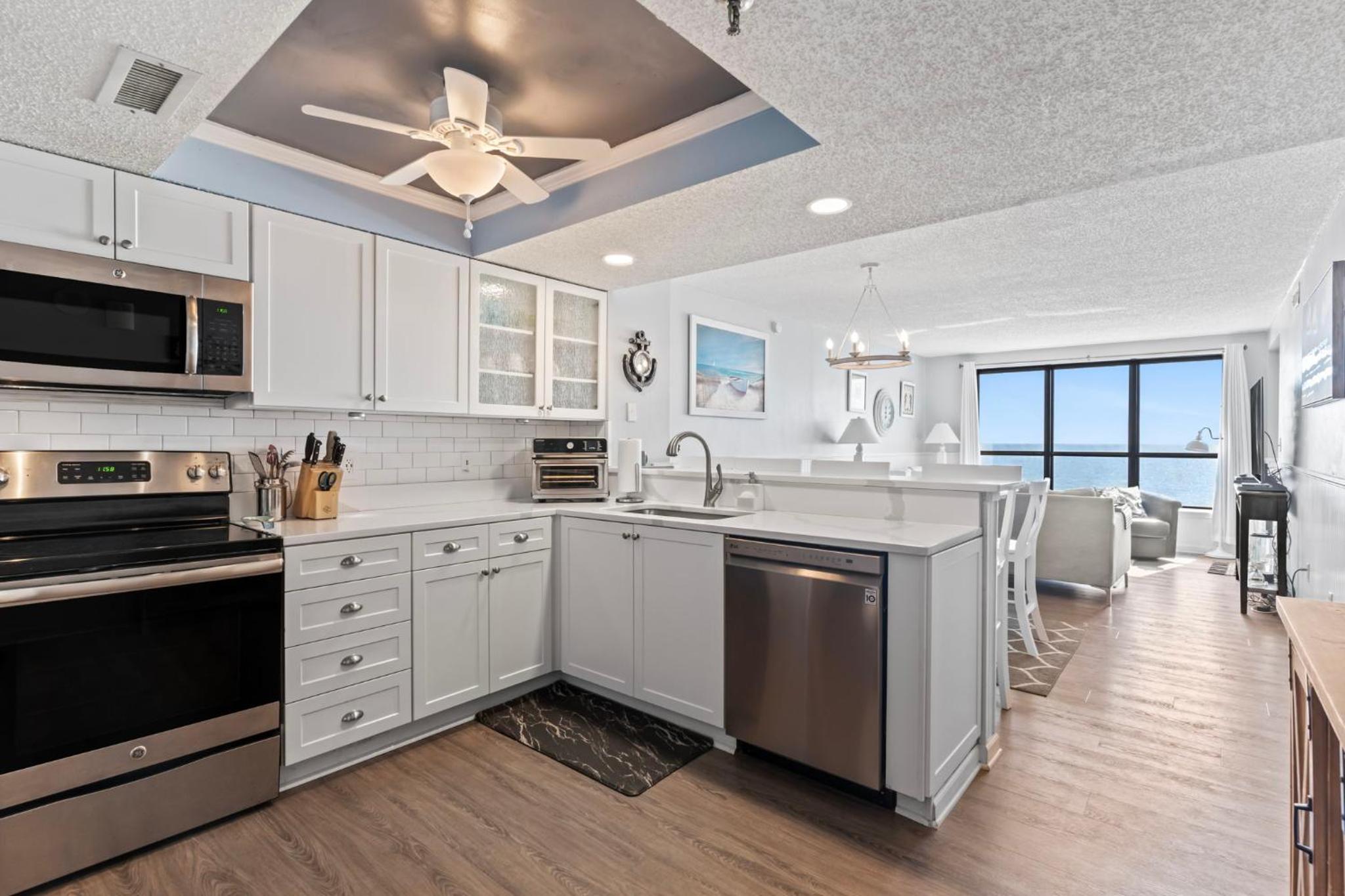 Direct Oceanfront Ocean Drive - Slps 8 - Pools view 2