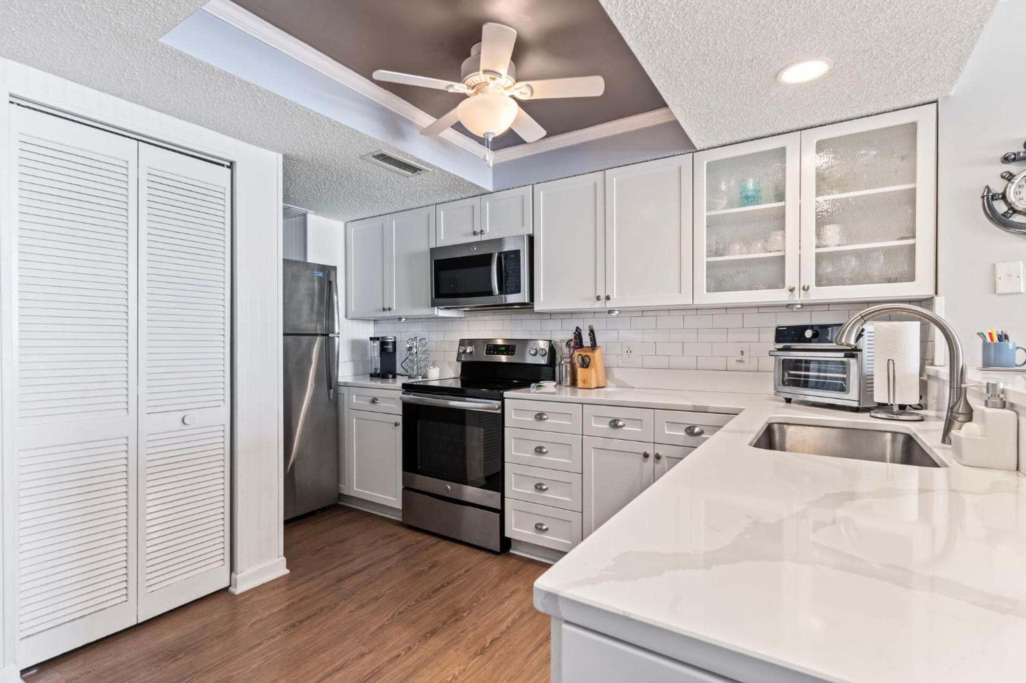 Direct Oceanfront Ocean Drive - Slps 8 - Pools view 3