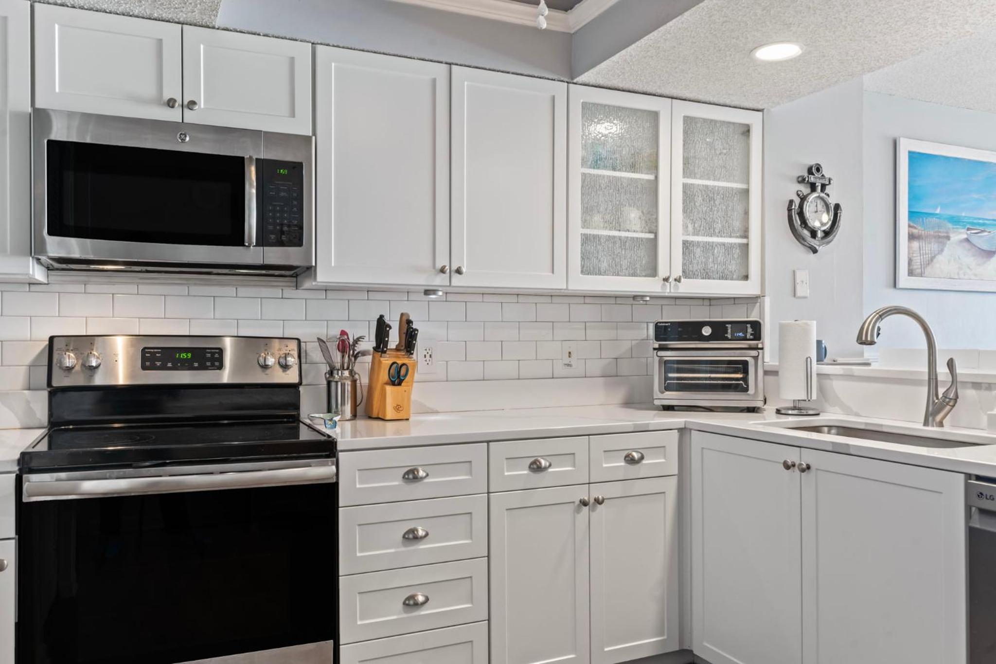 Direct Oceanfront Ocean Drive - Slps 8 - Pools view 4