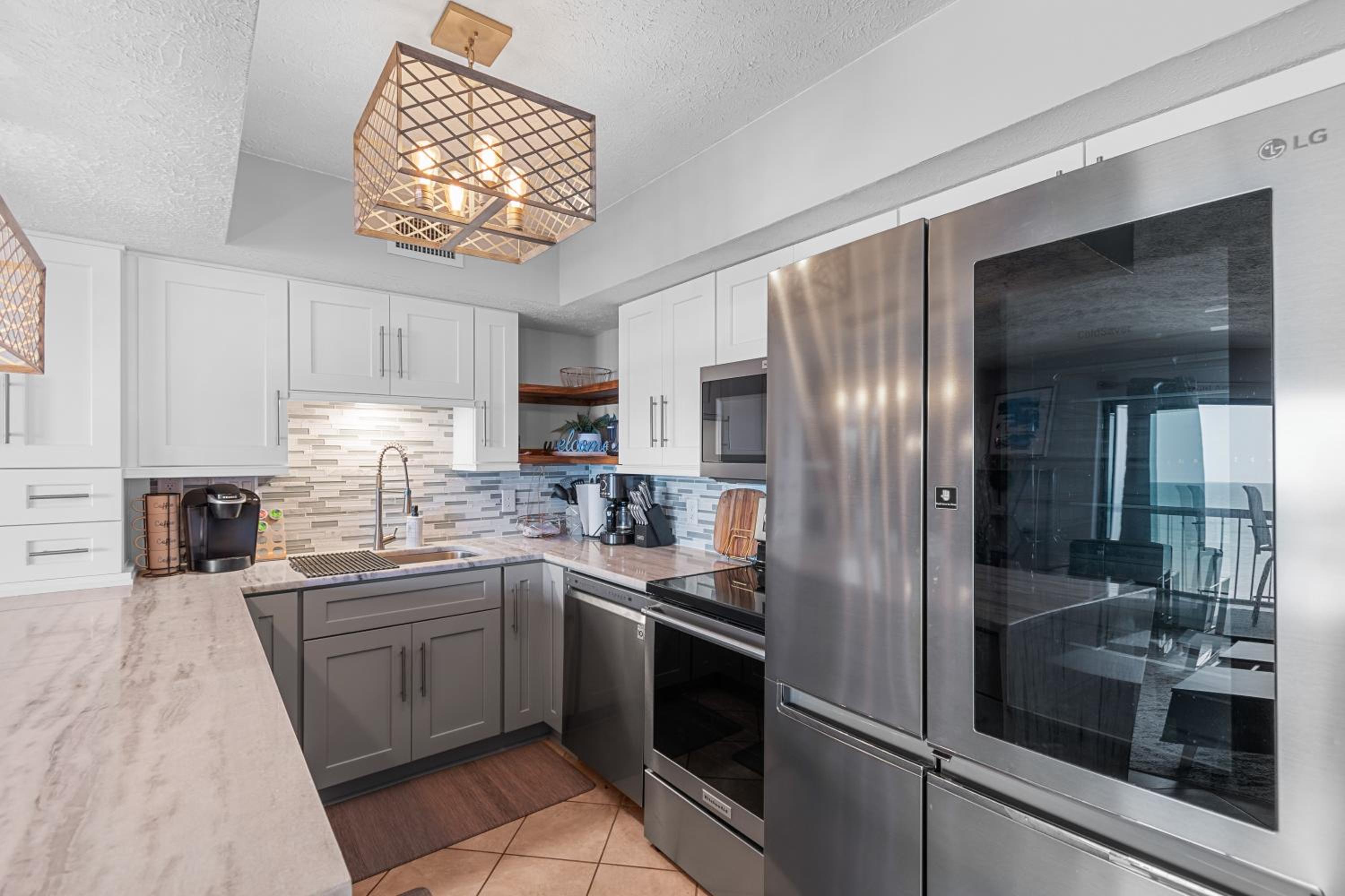Elegant Modern Oceanfront Escape- King Bed Pool view 5