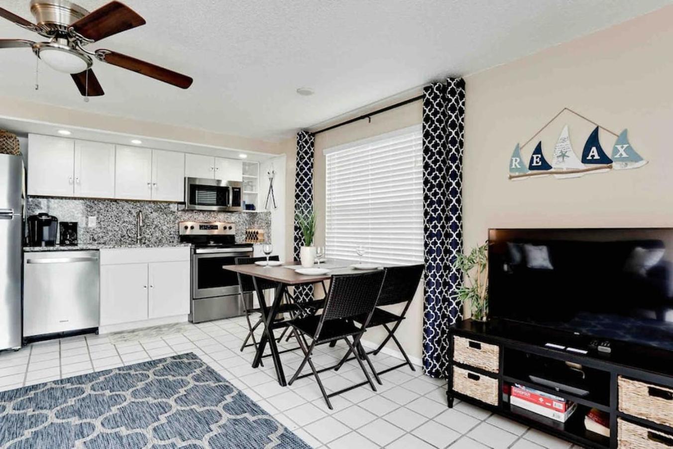 Island Oasis Delights with Extraordinary Bay Views view 5