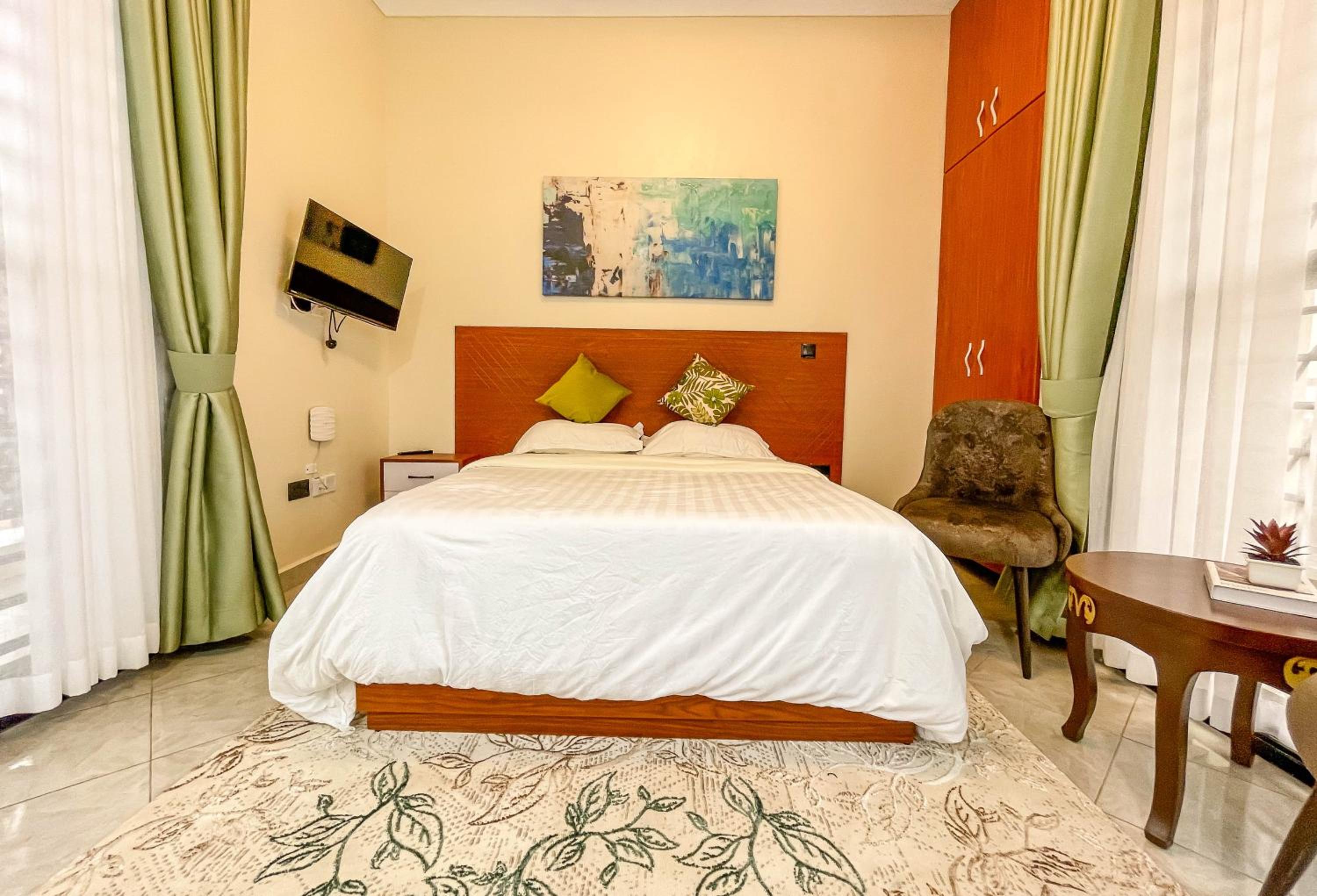 ELEGANT STUDIO APARTMENTS in MUNYONYO