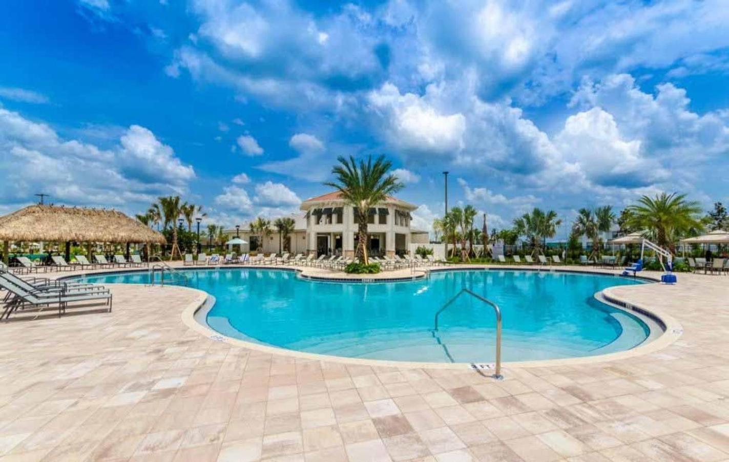 Spectacular 2 bedroom apartment in spectacular Storey Lake community Next to Disney!