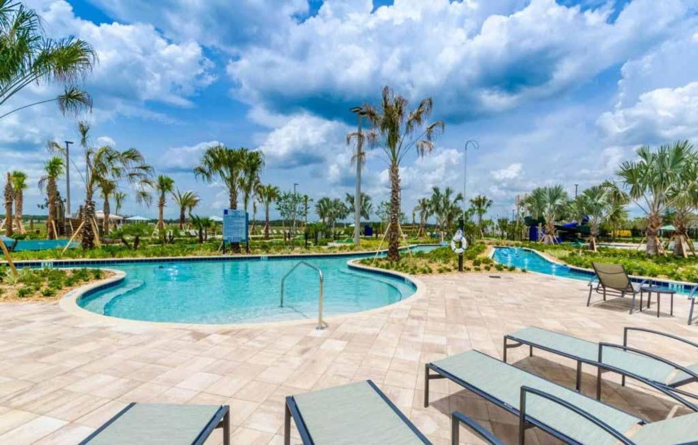 Spectacular 2 bedroom apartment in spectacular Storey Lake community Next to Disney!