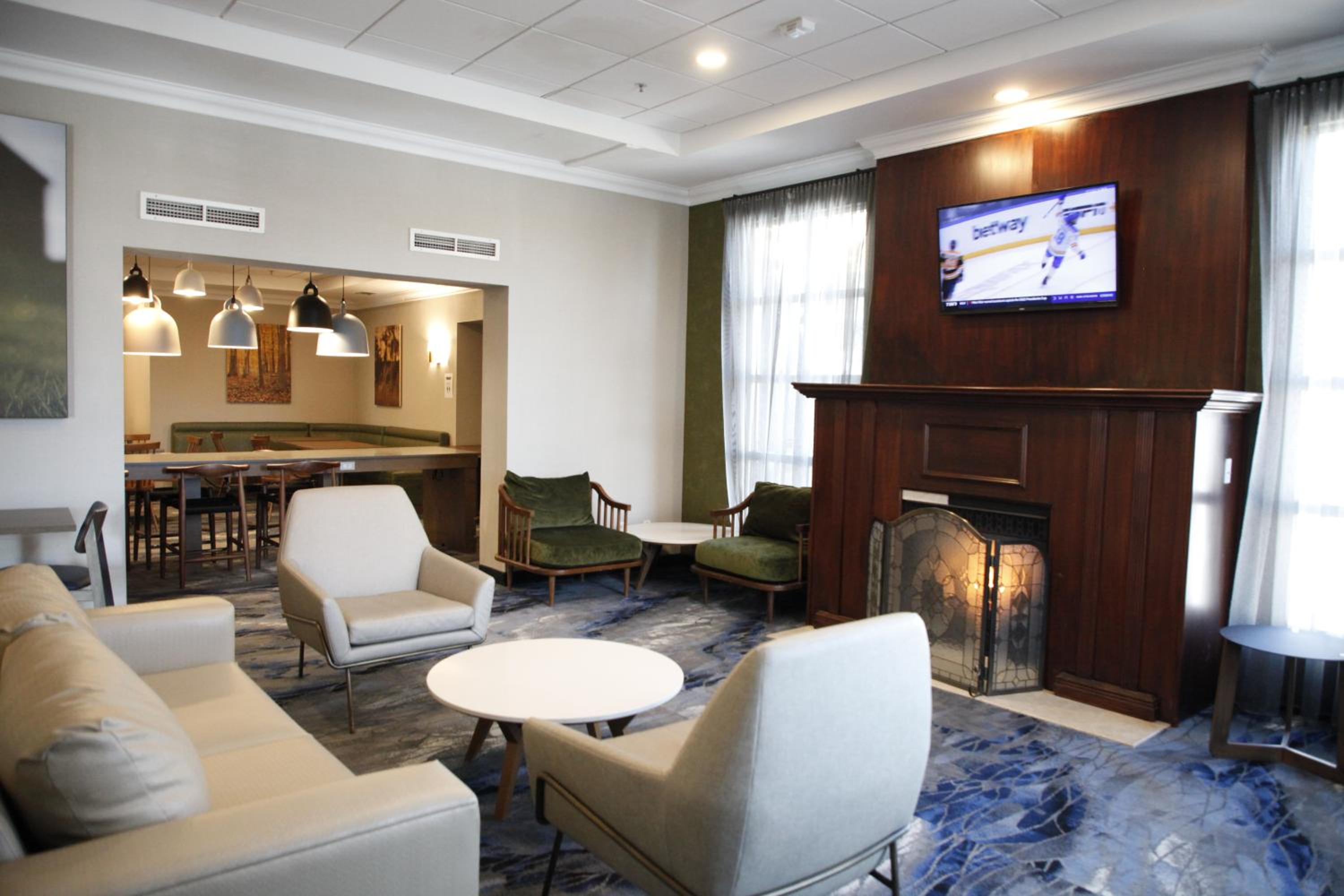 Toronto Vacations - Fairfield Inn by Marriott Toronto Oakville - Property Image 2