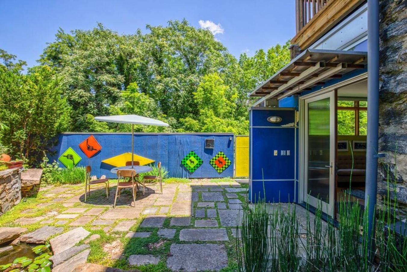 Cobalt Corner Dog-friendly Free Parking view 4