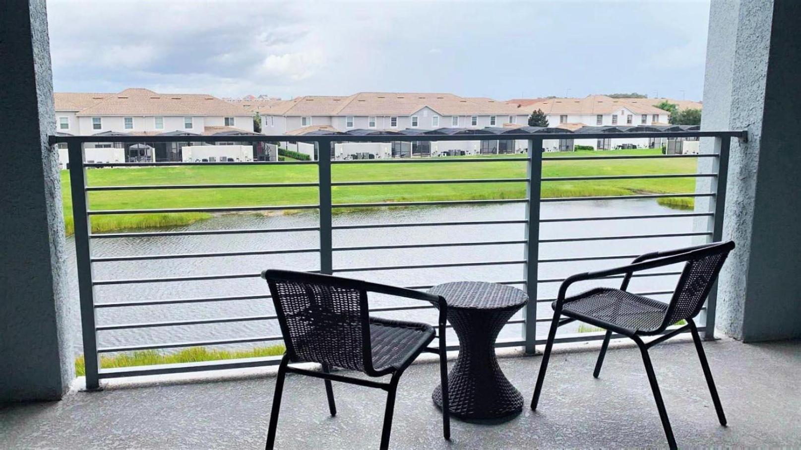 Spectacular 2 bedroom apartment in spectacular Storey Lake community Next to Disney!