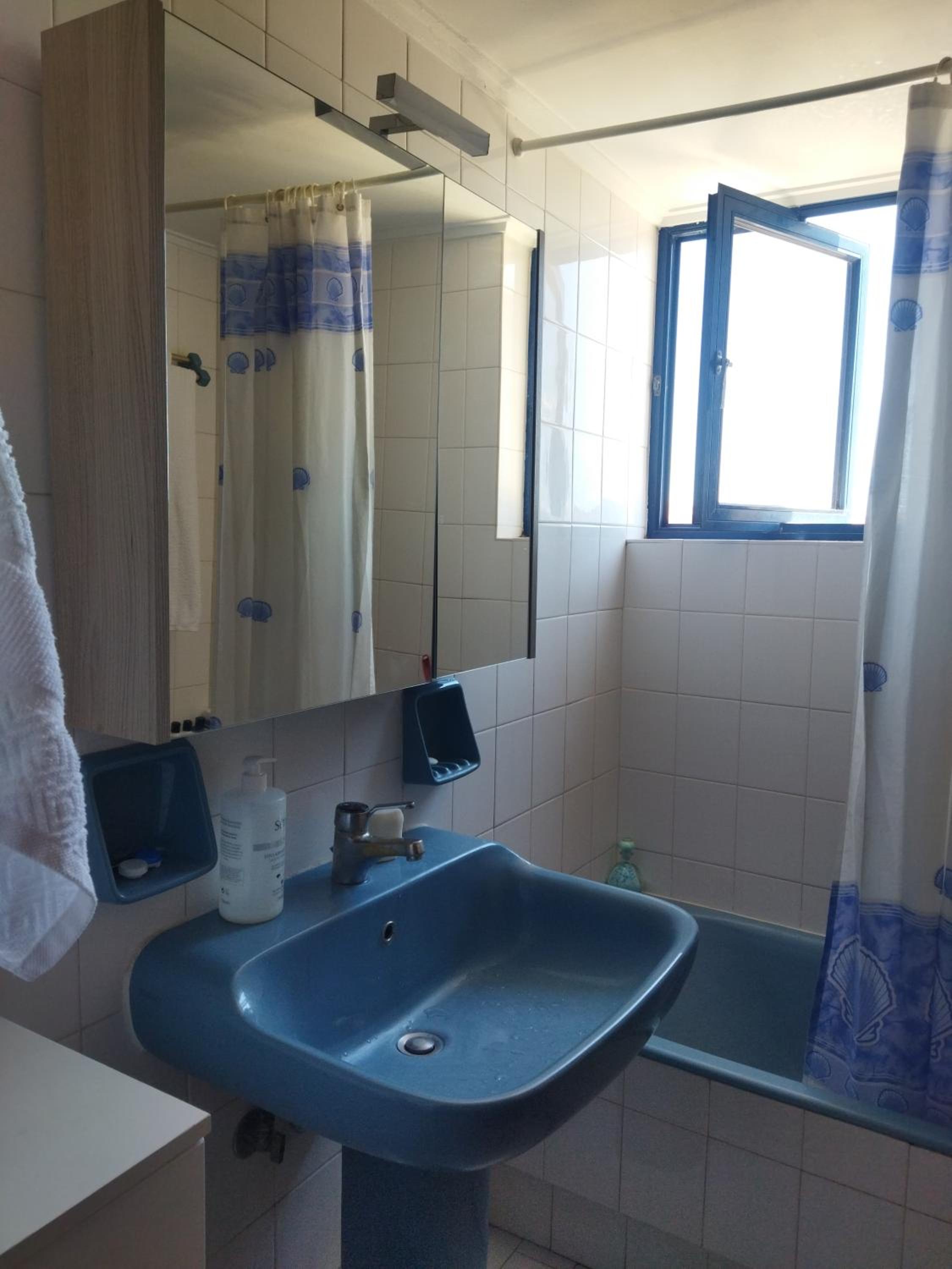 Beautiful room in Neo Iraklio only women