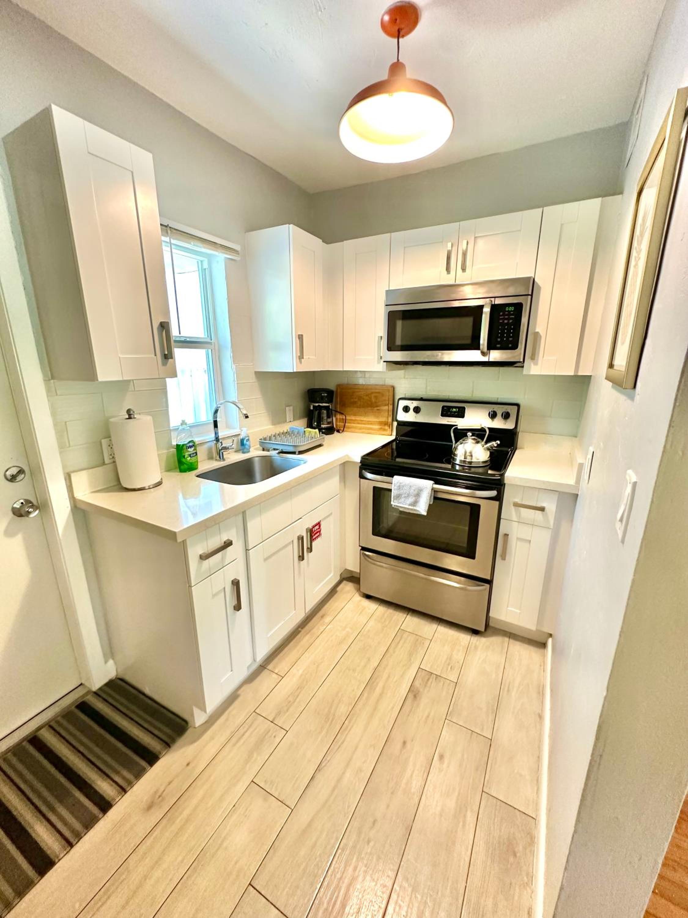Las Olas 1BR Pool Free Parking Walk to Beach & Restaurants view 4