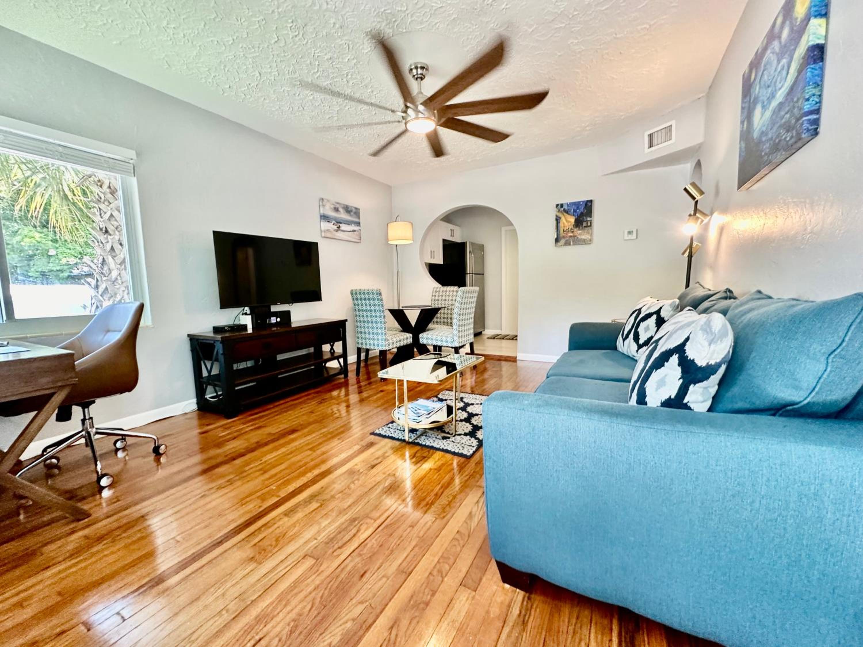 Las Olas 1BR Pool Free Parking Walk to Beach & Restaurants view 2
